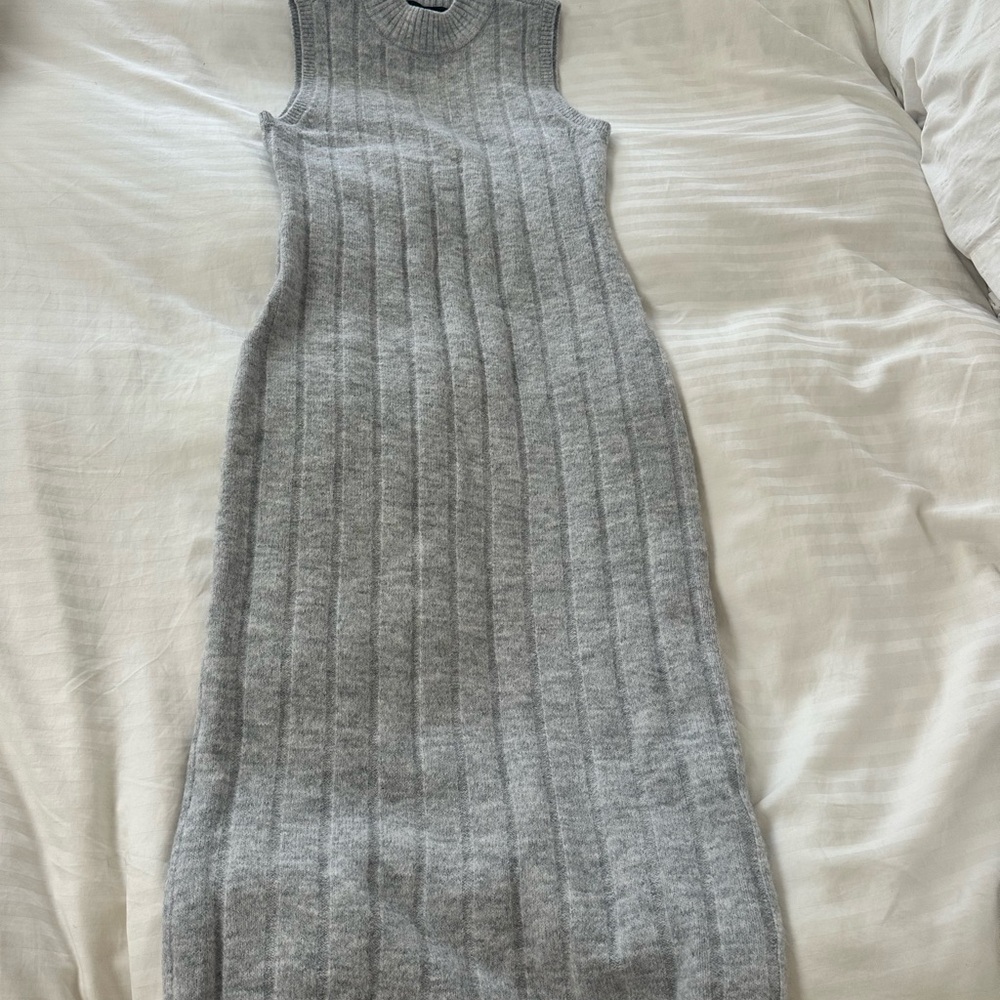 House of Harlow Gray Ribbed Knit Dress and Cardigan Set - Picture 4 of 5